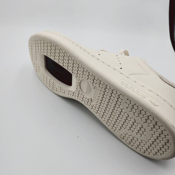 Athletic_Shoes